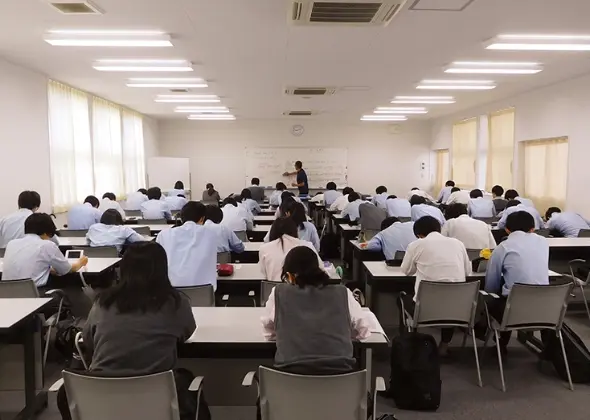 放課後や長期休暇は特別講習を実施